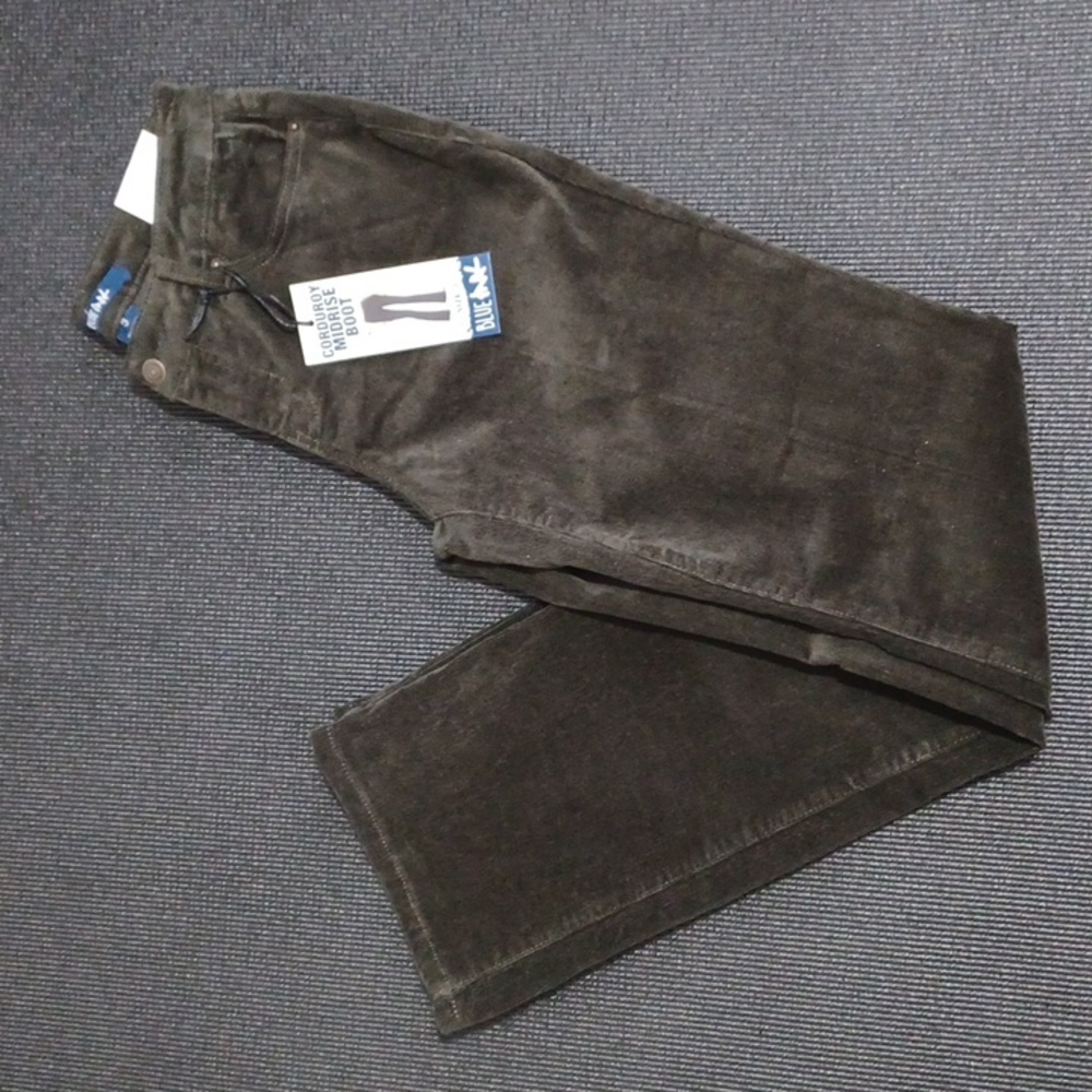 NEW size 3 green Corduroy pants. "Midrise Boot" pants. Casual. Everyday - Picture 14 of 16